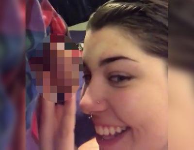 Una joven se maquilla la cara con los huevos de su novio y lo publica en sus redes sociales
