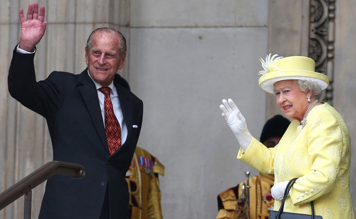 El duque Felipe de Edimburgo y su mujer, la reina Isabel II