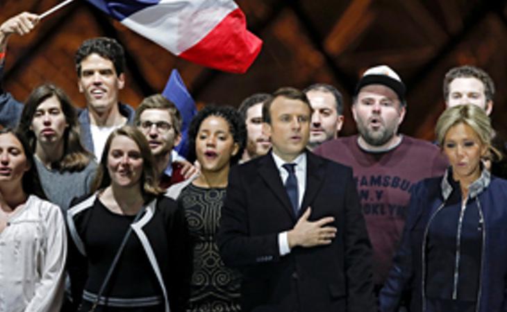 Macron, durante la celebración de su victoria frente al museo del Louvre