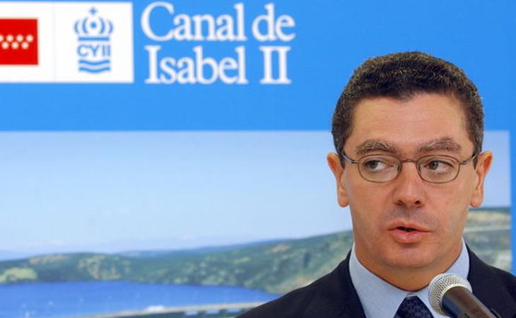 Alberto Ruiz Gallardón, en un acto del Canal de Isabel II en 2002, cuando era presidente de la Comunida dee Madrid