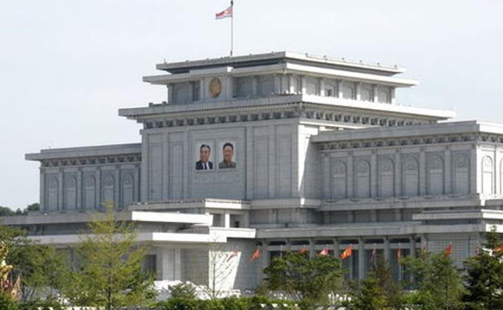 Mausoleo en honor a los dictadores de Corea del Norte, Kim Il-sung y Kim Jong-il