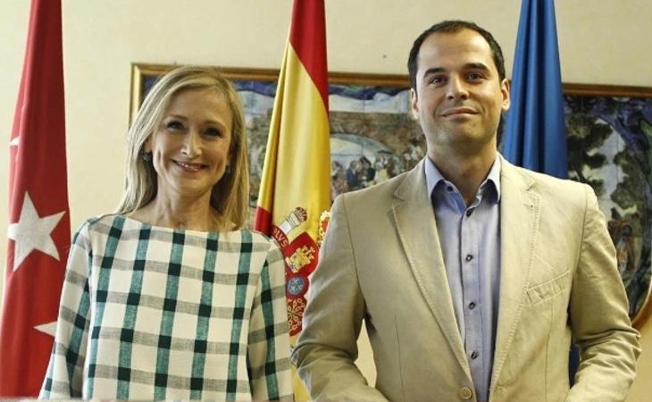 Cristina Cifuentes, junto al portavoz de Ciudadanos, Ignacio Aguado