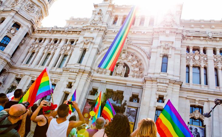 Los colectivos LGTBI consideran que el Gobierno de España les ha desprotegido