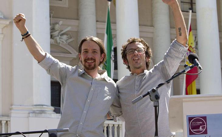 El alcalde de Cádiz, José María González Kichi (derecha), junto al líder de Podemos (izquierda), Pablo Iglesias, en una fotografía de archivo