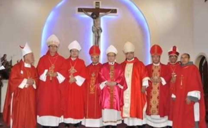 Un grupo de obispos de la Iglesia Católica Antigua en Colombia
