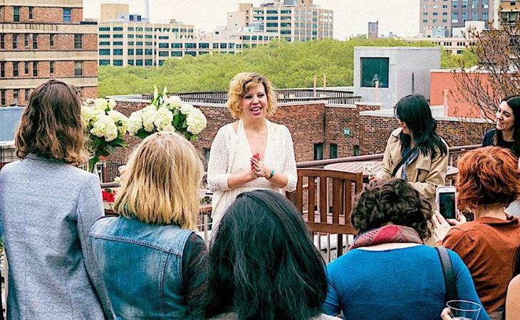 Erika Anderson celebrando su autoboda