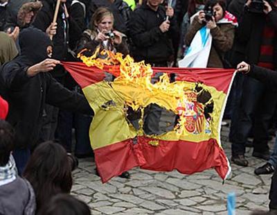 Pegan una paliza a un joven en Madrid por llevar un polo con la bandera de España
