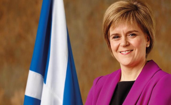 Los nacionalistas escoceses representados por Nicola Sturgeon pierden hasta 21 escaños