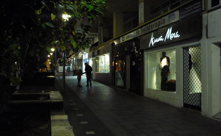 Los comercios se cerrarían a las siete u ocho de la tarde