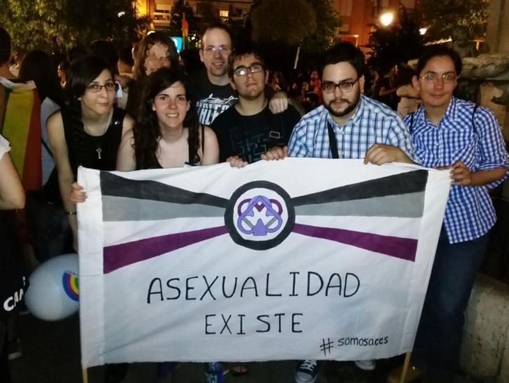 El Orgullo Crítico intenta que ningún colectivo se vea discriminado en las reivindicaciones (Asexual Community España)