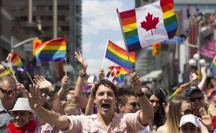 El presidente de Canadá, Justin Trudeau, participó en el Desfile del Orgullo de Toronto como un manifestante más