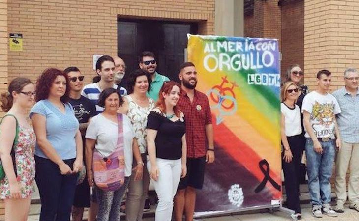 Varios activistas de la ONG Almería con Orgullo