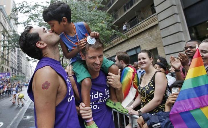 Una familia tradicional durante una manifestación del Foro de la Familia católica