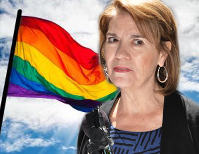 Una señora quiere registrar el arcoíris para que le colectivo LGTBI deje de "violarlo"