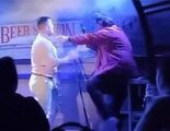 Un neonazi agrede al cómico Jaime Caravaca durante una actuación en Madrid