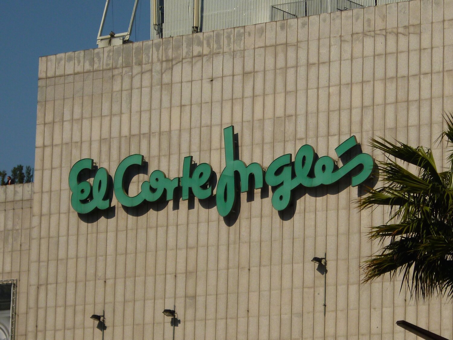 Ataque en El Corte Inglés: un grupo de hackers vende datos de 27.000 clientes por internet