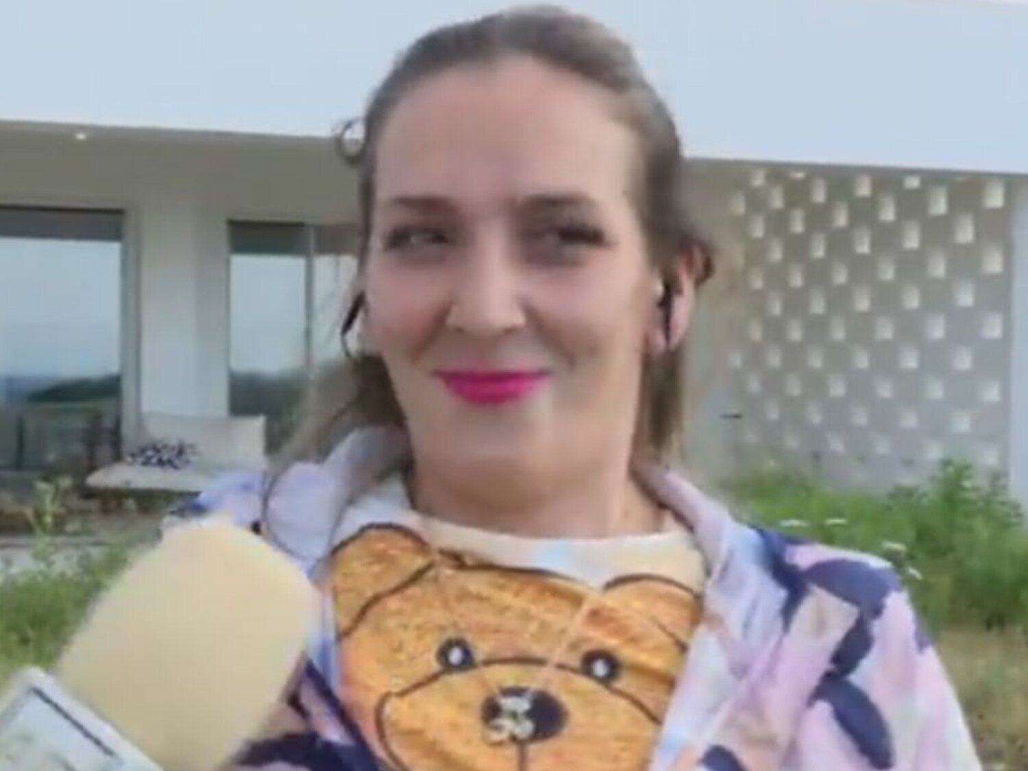 La 'okupa premium' deja Menorca, visita a su madre y se marcha tras dejarle sus 5 hijos: "Mi hija es una payasa"