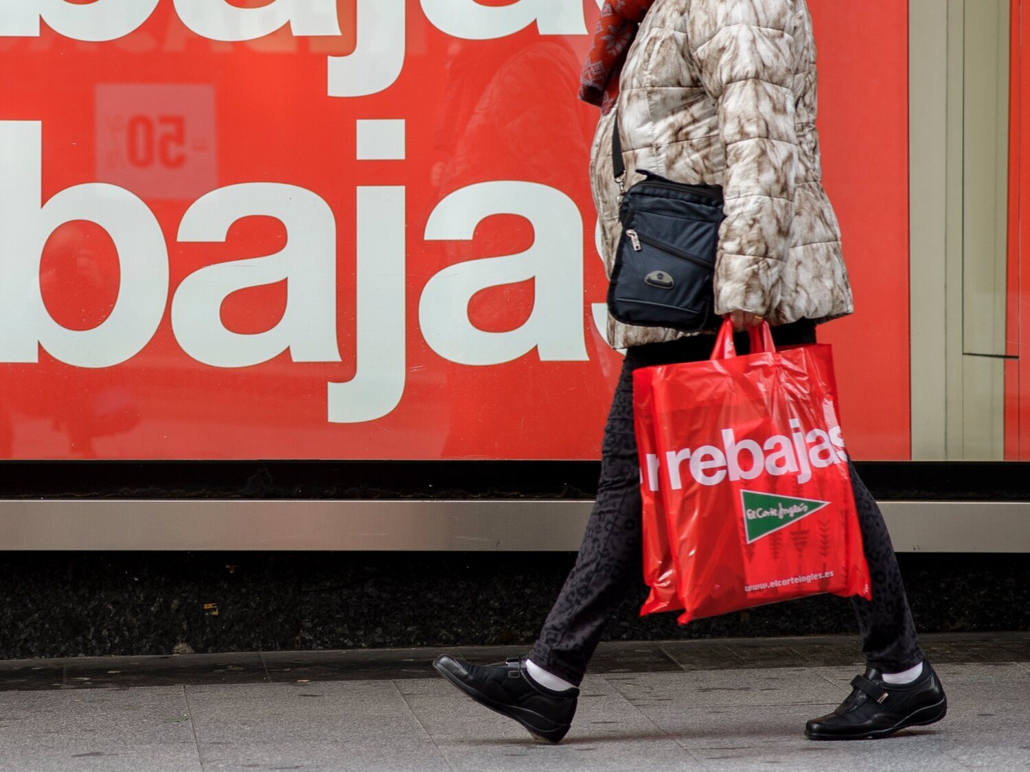 5 consejos de la OCU para comprar barato en las rebajas de Zara, Primark o El Corte Inglés