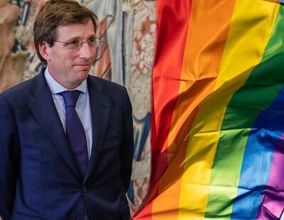 Los comerciantes de Chueca desmienten a Almeida: "No nos han consultado el cartel, que vemos inaceptable"
