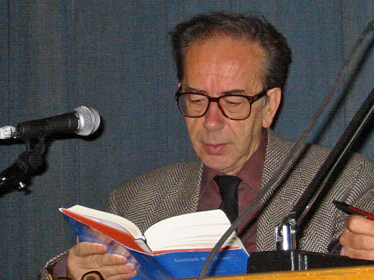 Muere el escritor albanés Ismail Kadaré a los 88 años