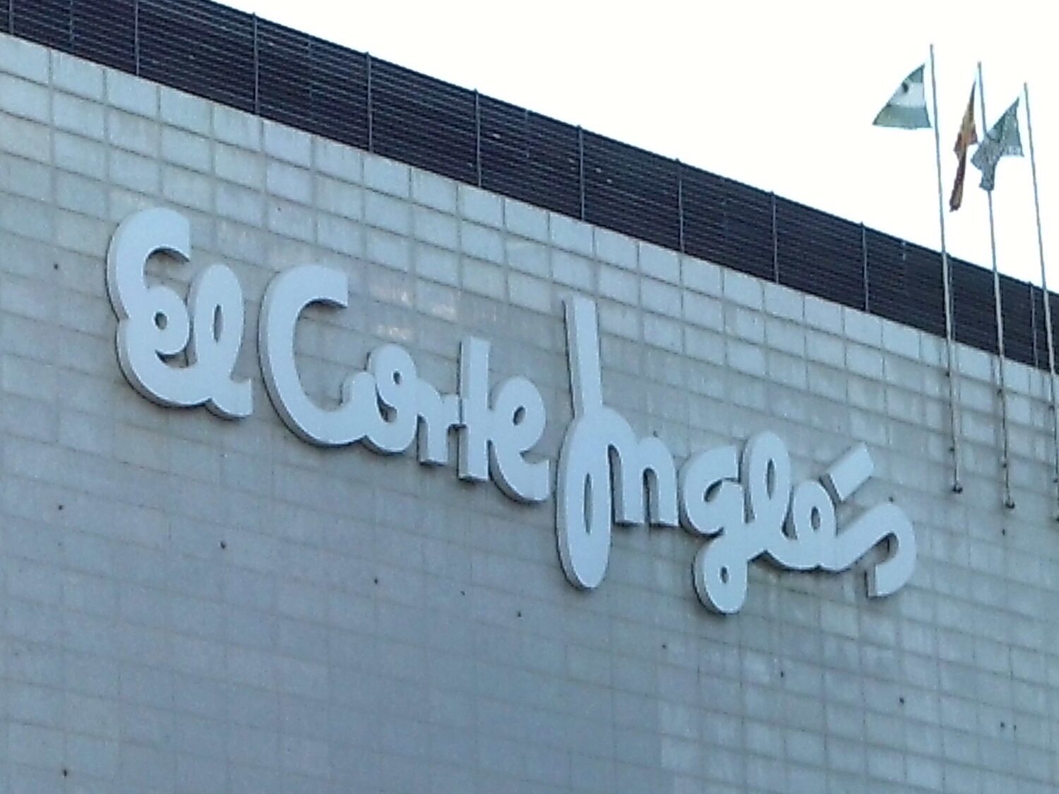 El Corte Inglés se desprende de esta popular cadena de tiendas en todo el país tras 26 años