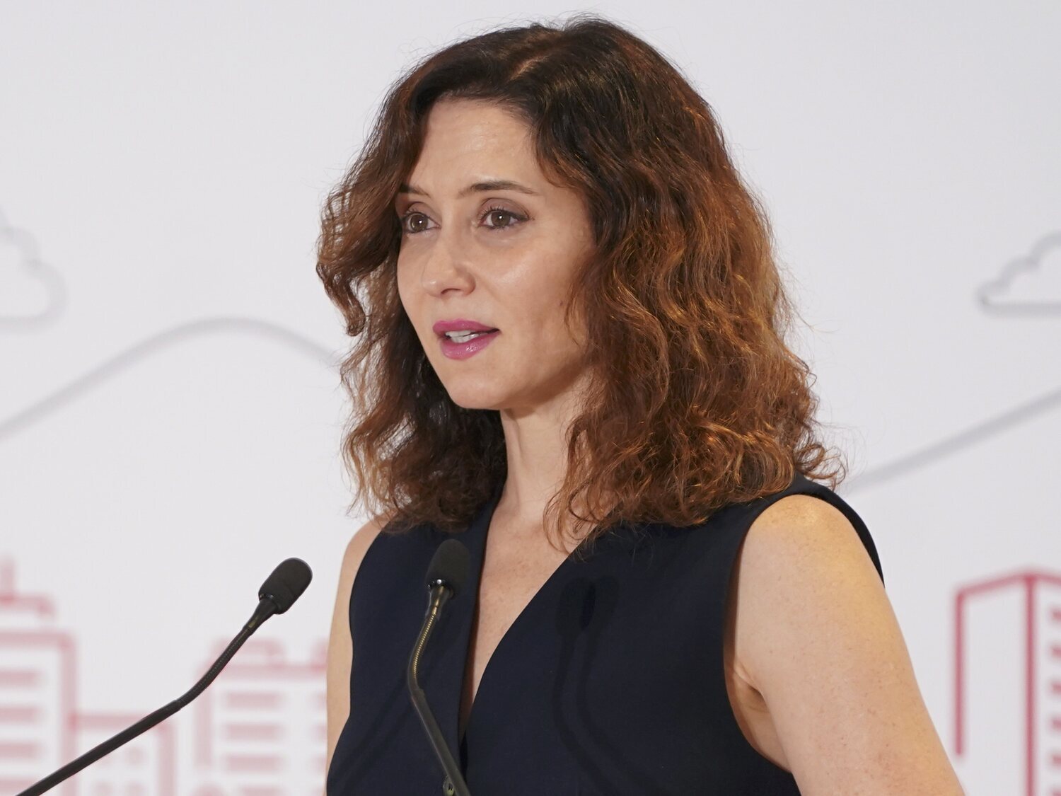 Ayuso, contra el Gobierno tras lograr el paro más bajo desde 2008: "Hacen política frívola y no saben crear empleo"