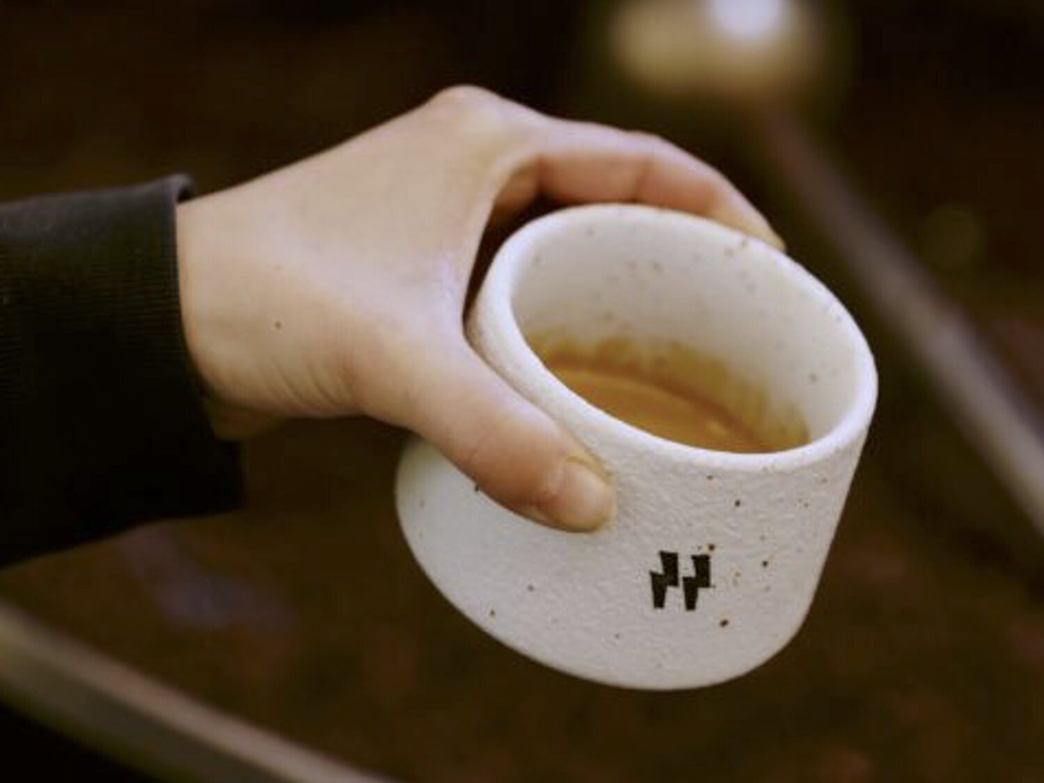 Una marca de cafés con un logo parecido a las SS nazis: la nueva polémica de futbolistas españoles