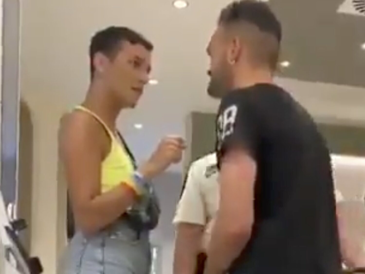 La Justicia absuelve al hombre que amenazó con "hacer heterosexual a hostias" a un joven en pleno Orgullo