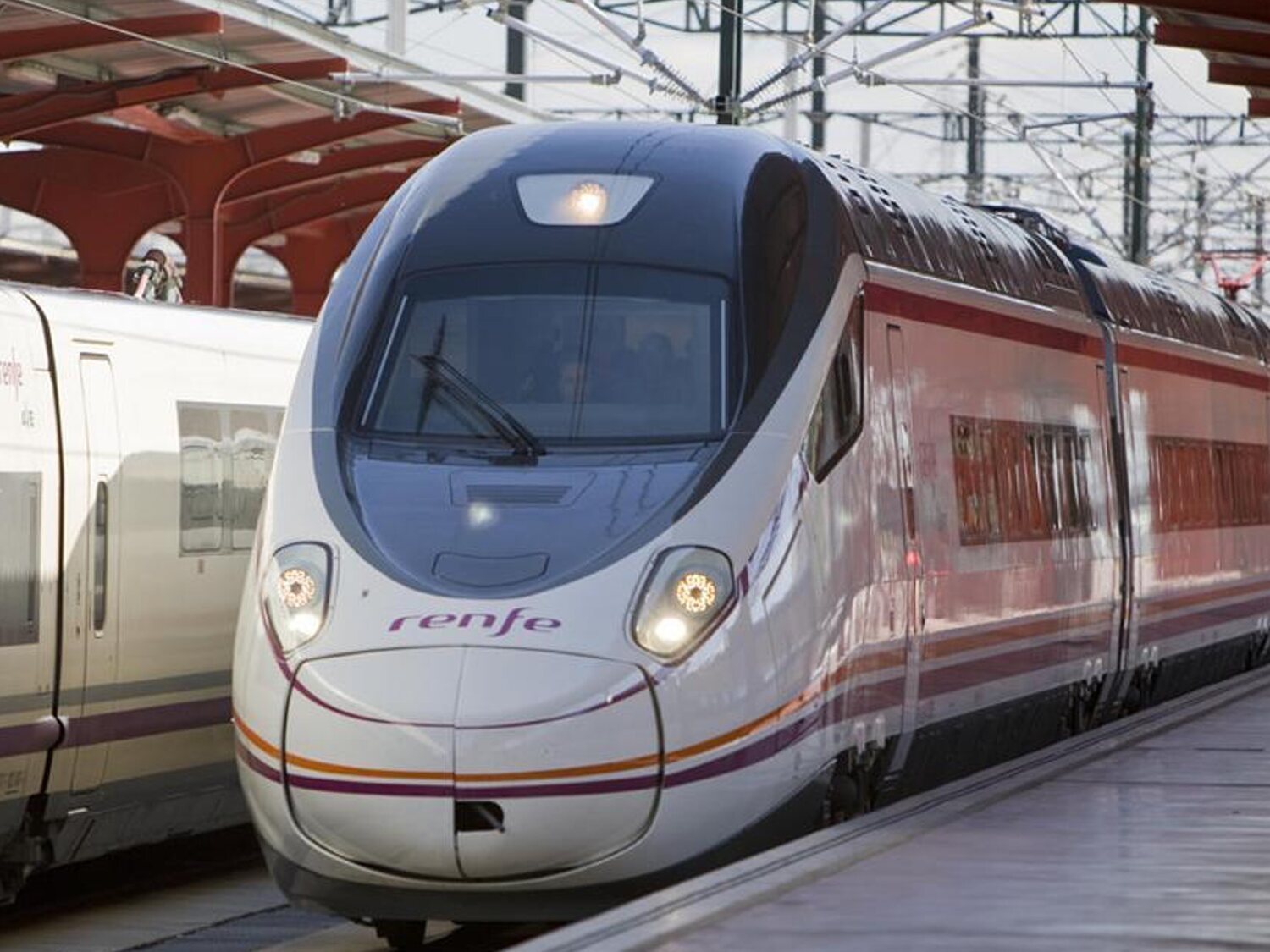 Renfe la lía cambiando toda su web con "Renfecitos" y su respuesta es épica