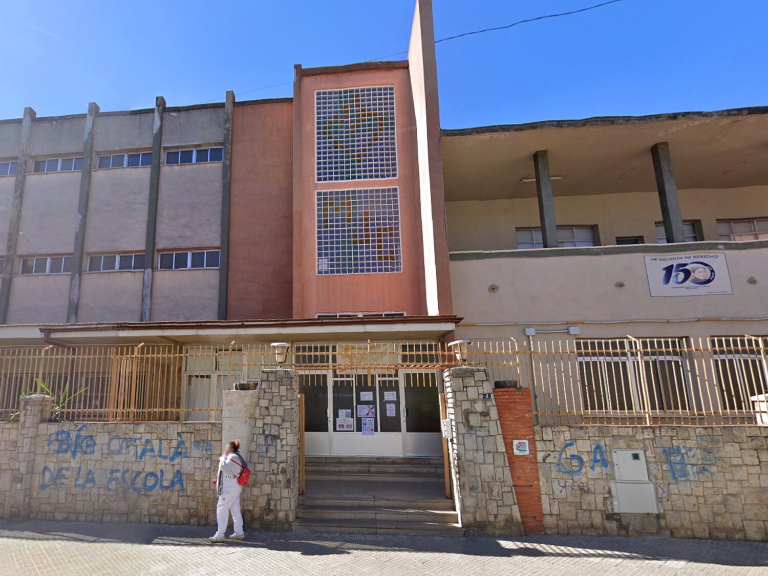 Investigado un docente de Valencia por ofrecer terapias de conversión a menores con pastillas
