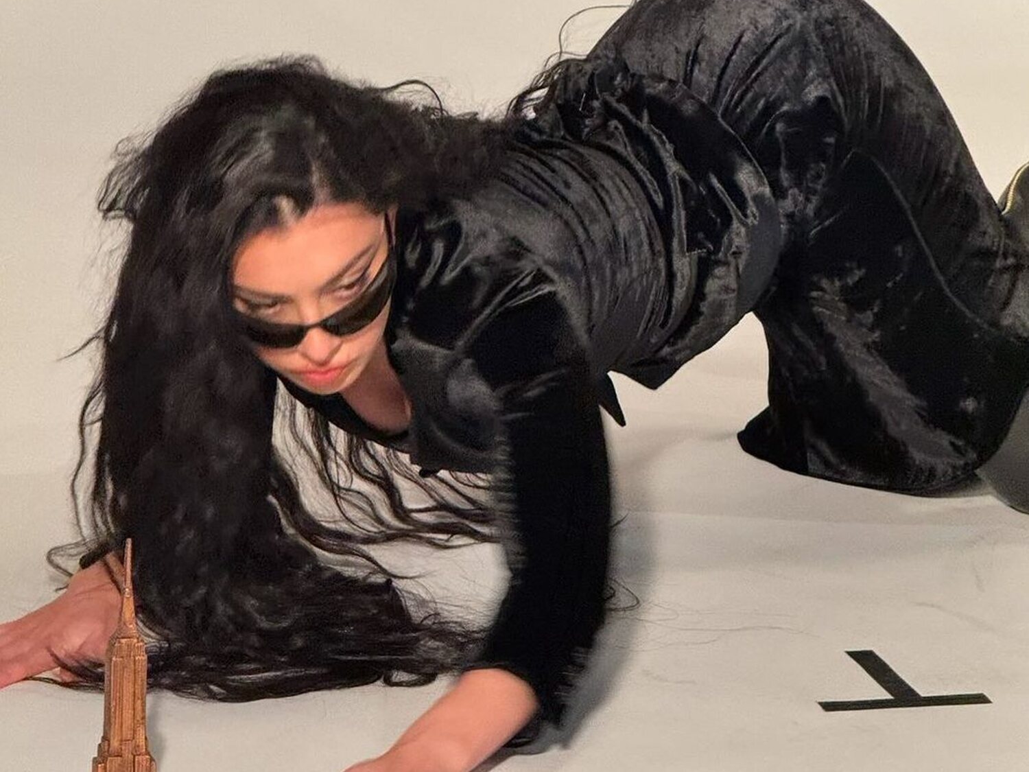 El fenómeno BRAT de Charlie XCX conquista Times Square