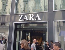 La dueña de Zara cierra en esta capital el 31 de enero y una marca desaparece tras 33 años
