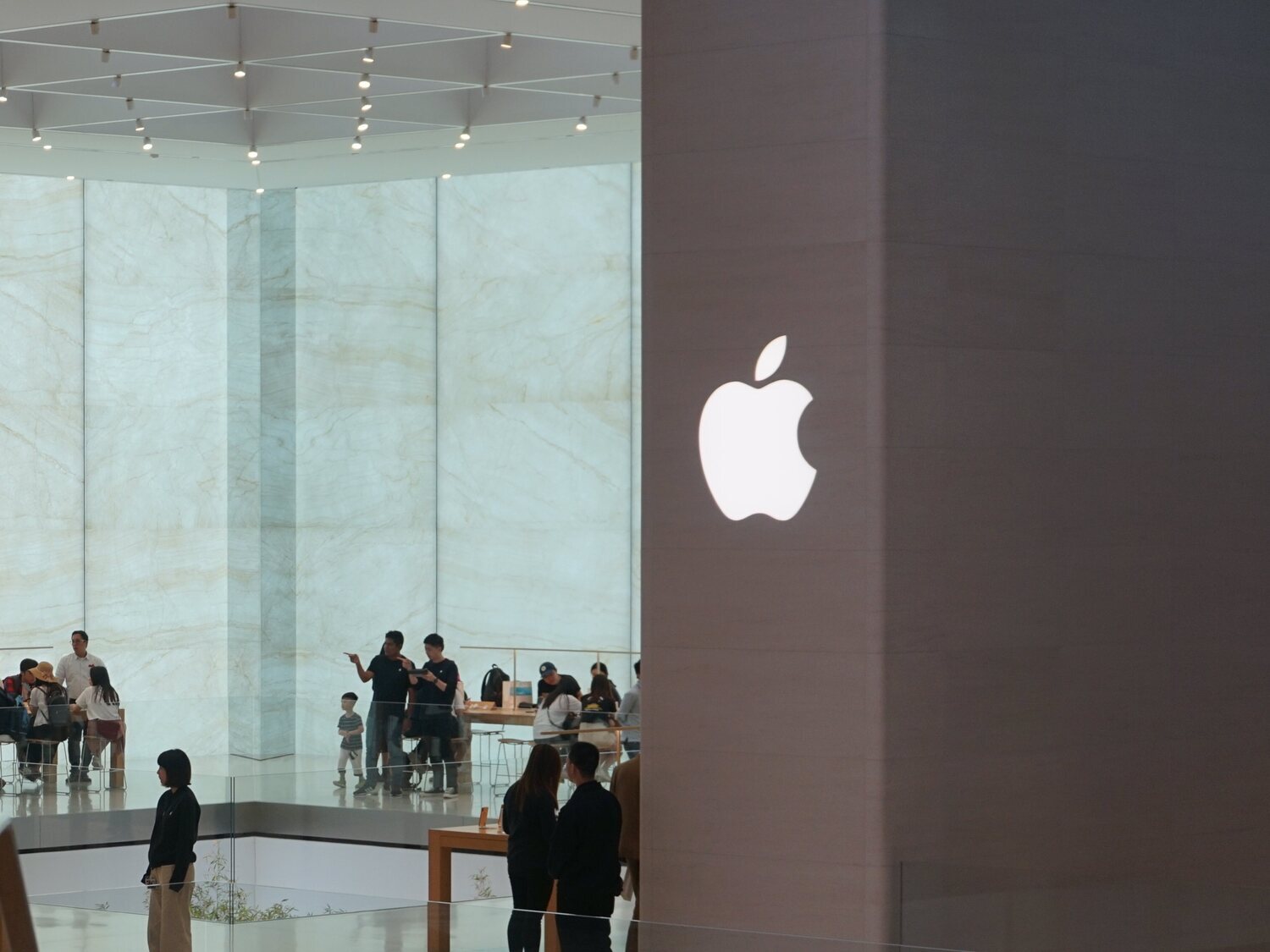Francia multa a Apple con 150 millones de euros por abusar de su posición en la publicidad