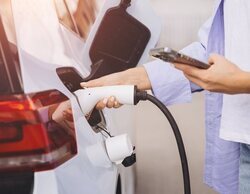 El Gobierno amplía el Plan Moves III: cómo solicitar las ayudas al coche eléctrico