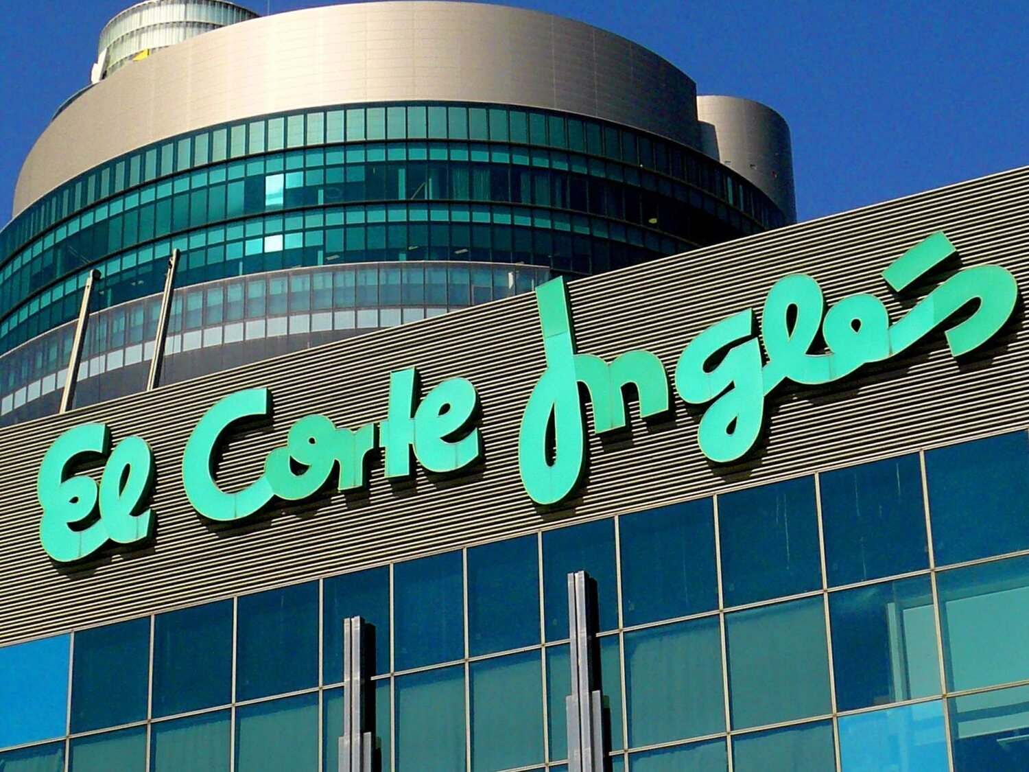 Adiós El Corte Inglés: cierra dos históricos centros comerciales en pleno Madrid
