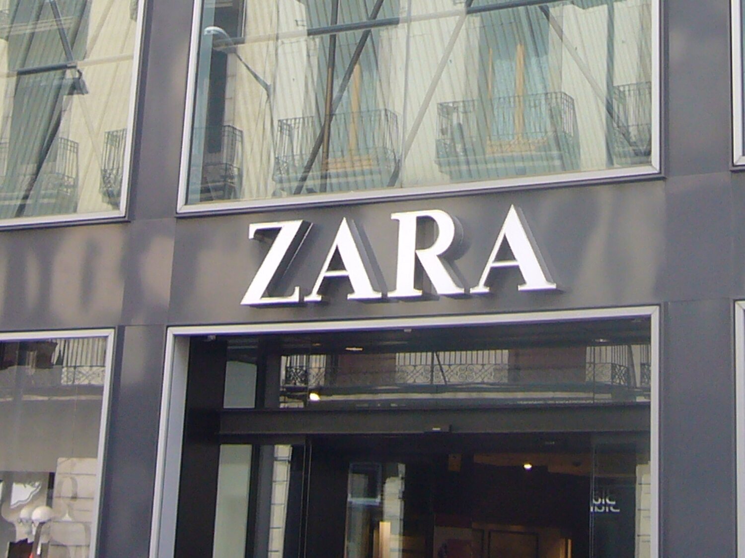 La dueña de Zara cierra esta histórica tienda en plena capital tras más de 25 años