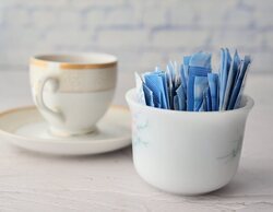 Adiós a los sobres de azúcar y monodosis en hostelería: Europa impone el cambio