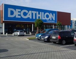 Adiós Decathlon: sigue a El Corte Inglés y cierra 25 centros comerciales en mayo de 2025