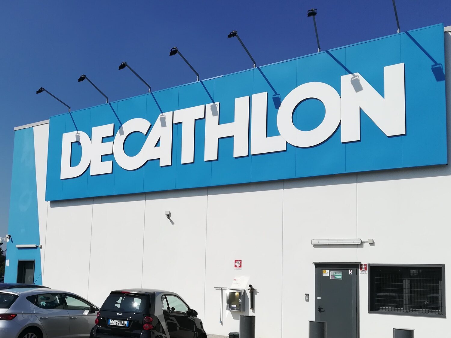 Adiós Decathlon: aclara la verdad del cierre de centros comerciales y qué hará en España