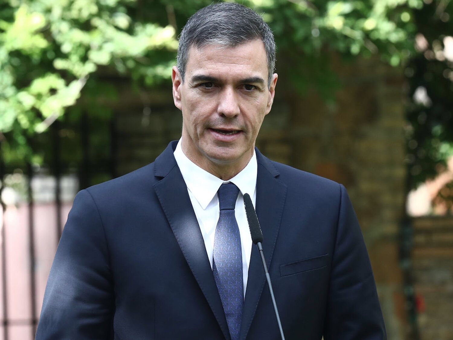 Por qué Pedro Sánchez no acudirá al funeral del Papa Francisco: sí ha invitado a Feijóo