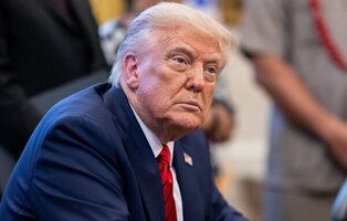 Trump ordena investigar tratamientos a personas trans como "mutilación genital femenina"