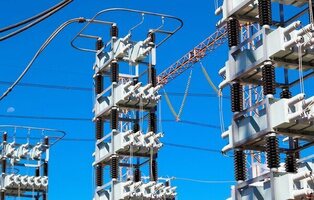 "La codicia de las grandes eléctricas": revelan el posible origen del apagón en España