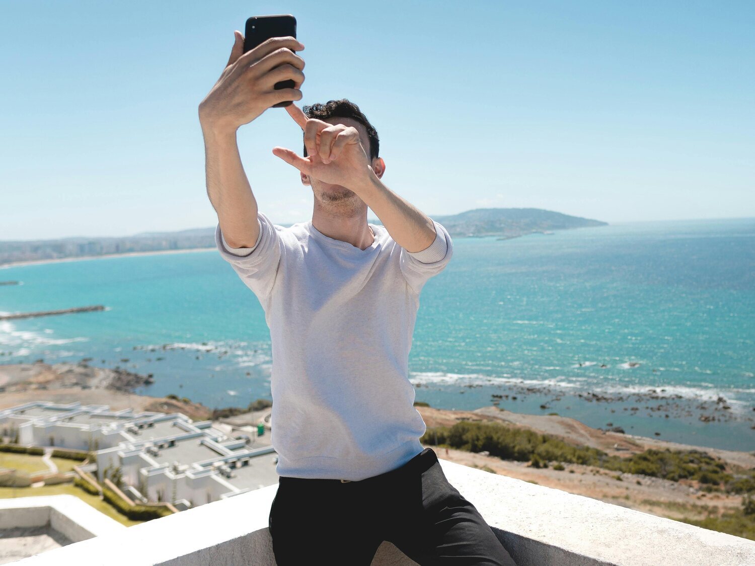 Muere un hombre de 48 años al caer de un octavo piso en pleno selfie en Gran Canaria