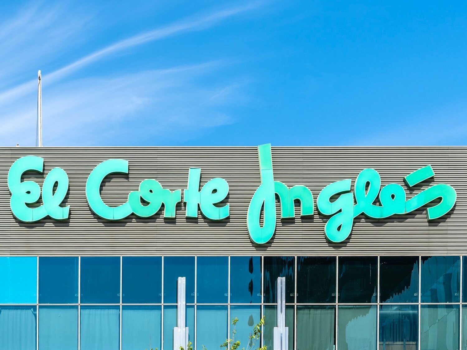 Adiós El Corte Inglés: cierra en España y da un brutal giro en su modelo de negocio