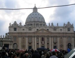 Por qué se dice "Habemus Papam" tras la fumata blanca: significado y origen