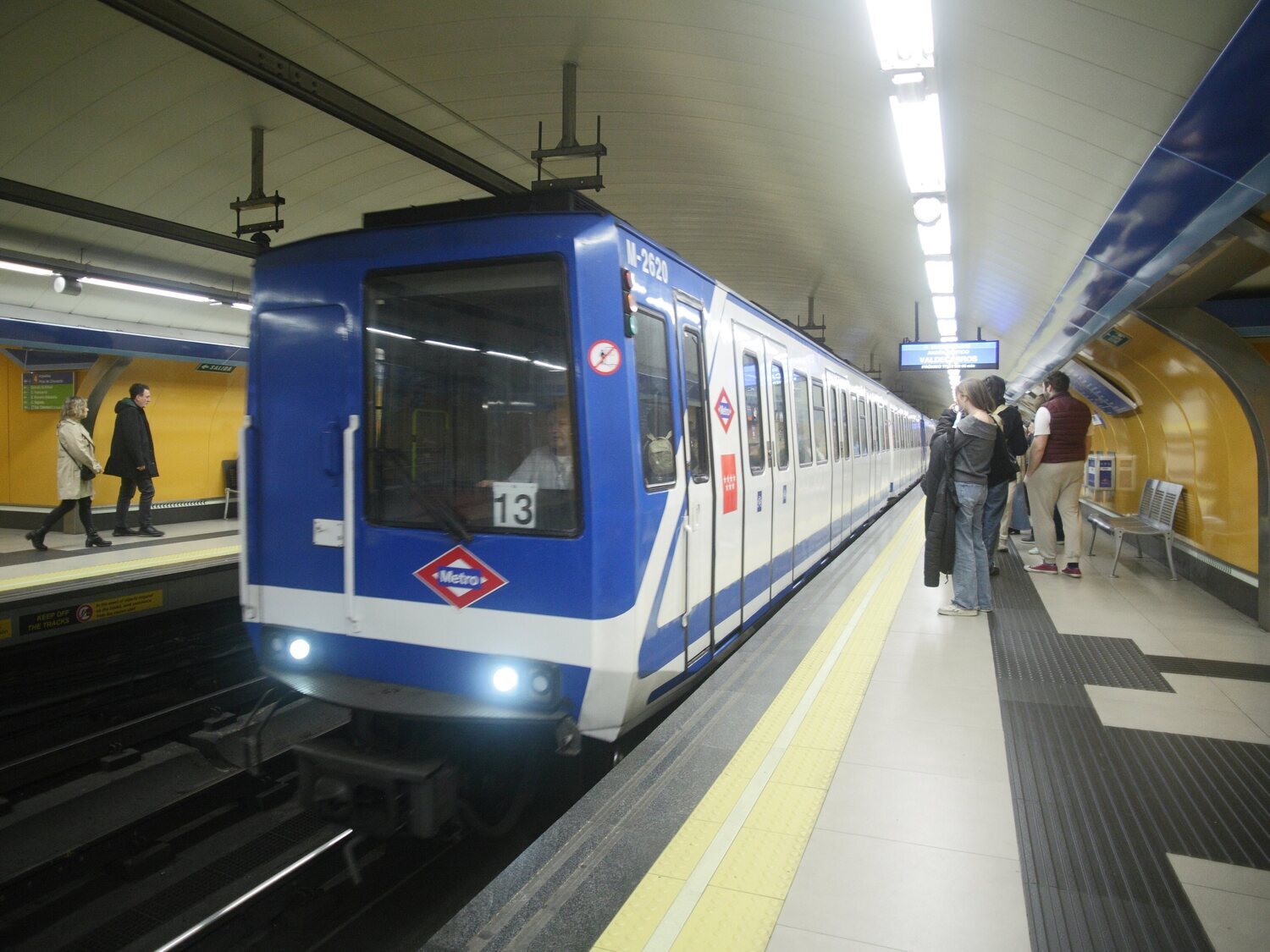 Herido grave tras ser brutalmente golpeado por un convoy de Metro de Madrid