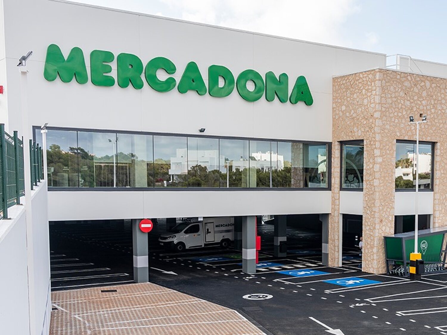 Adiós Mercadona: retira la perfumería en todos sus supermercados en pleno giro a Tiendas 8