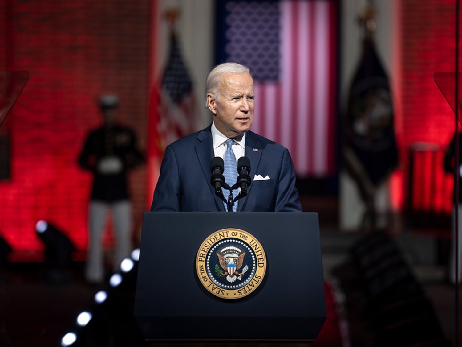 Qué síntomas tiene el cáncer de próstata como el de Joe Biden: metástasis en los huesos