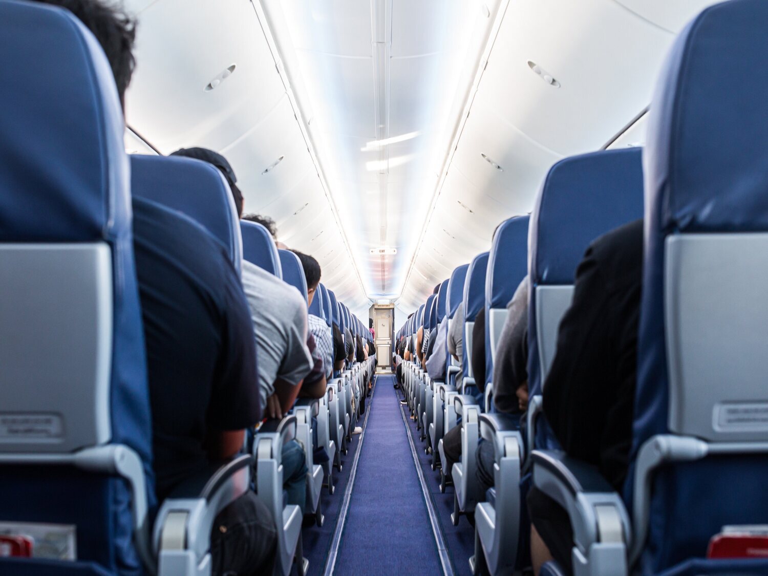 Polémica por los asientos que quieren aprobar las aerolíneas 'low cost': llegarán en 2026