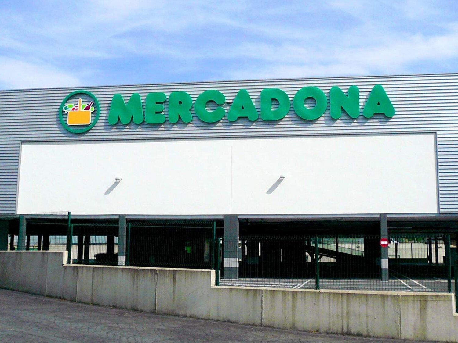 Adiós a los snacks en Mercadona: los retira de todos sus supermercados